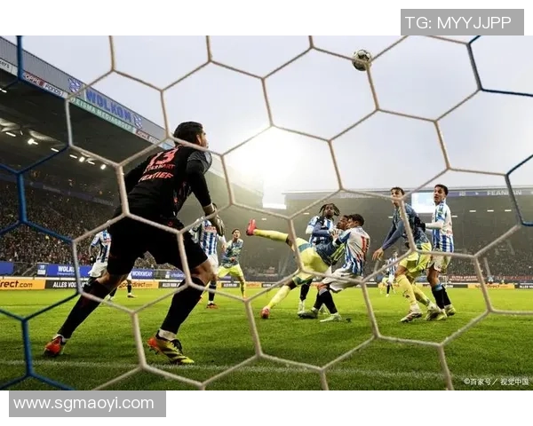 前进鹰与奈梅亨的激烈对决展现足球魅力与团队精神的巅峰对抗 前进鹰与奈梅亨的激烈对决展现足球魅力与团队精神的巅峰对抗