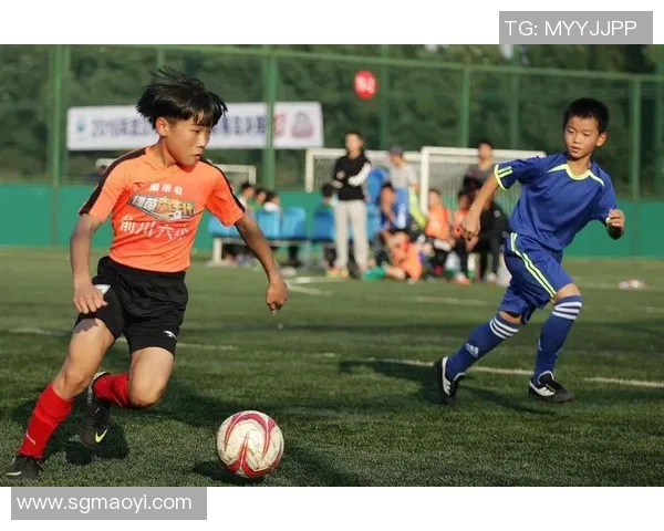 安特卫普与安的较量揭示足球战术与团队合作的重要性